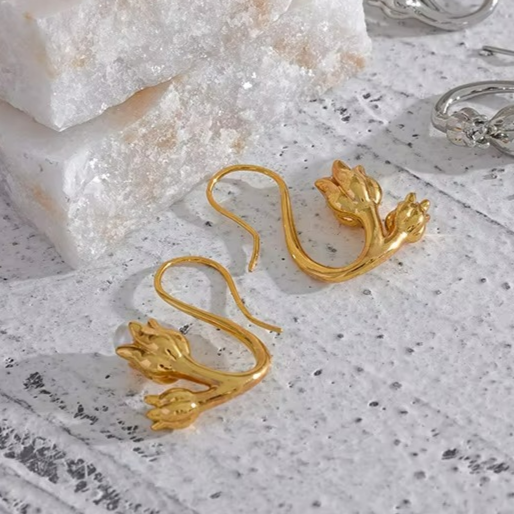 Tulip Pearl Earrings