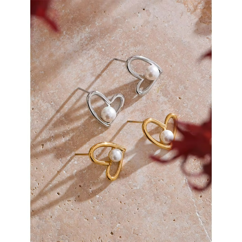 Luna Hollow Heart Pearl Stud Earrings