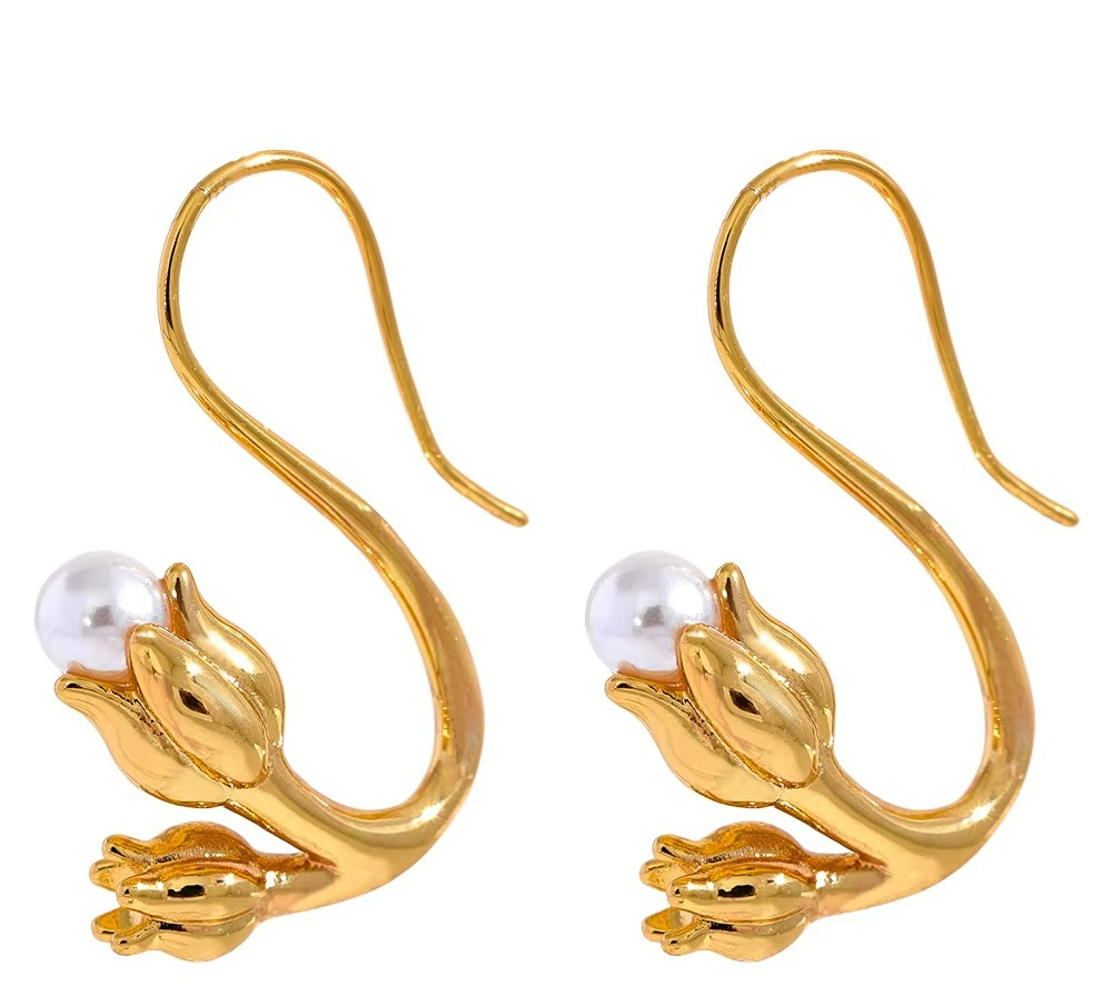 Tulip Pearl Earrings