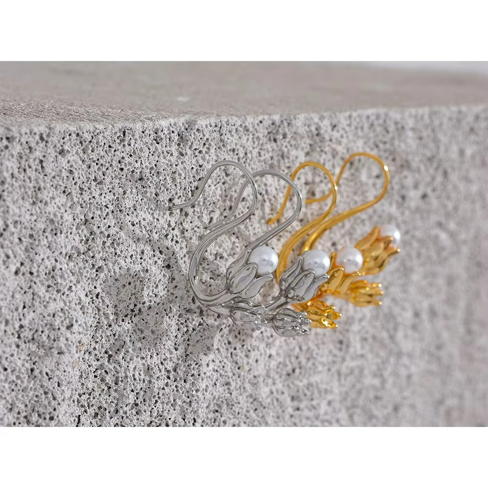 Tulip Pearl Earrings