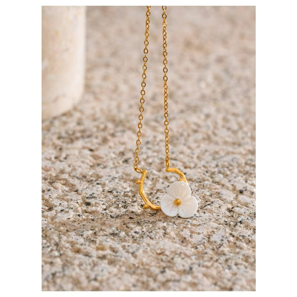 Sweet Resin Flower Pendant Necklace