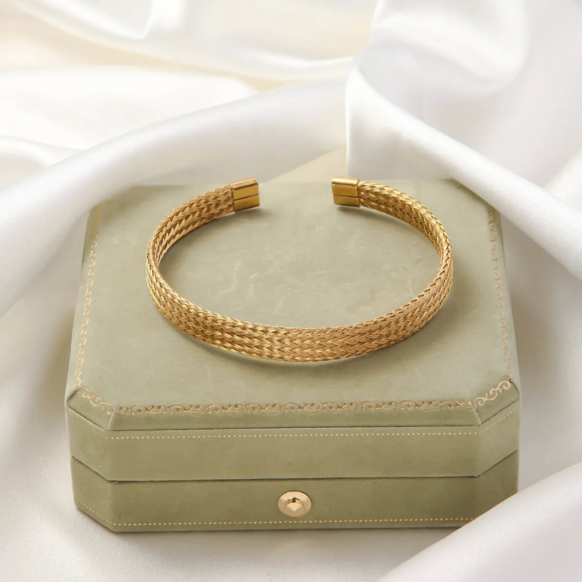 Yara Bangle
