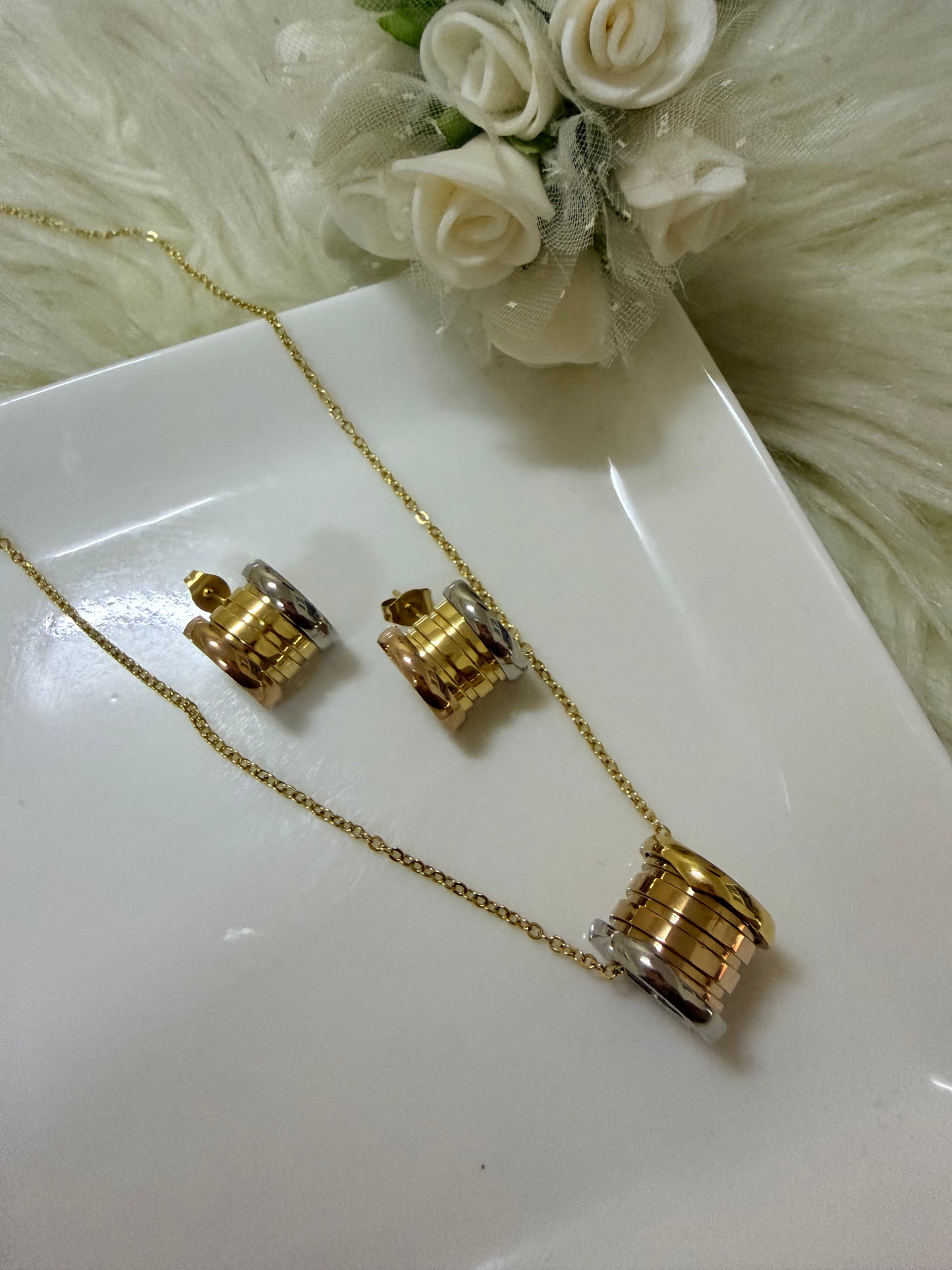 Tricolor B zero Necklace and Earrings Set