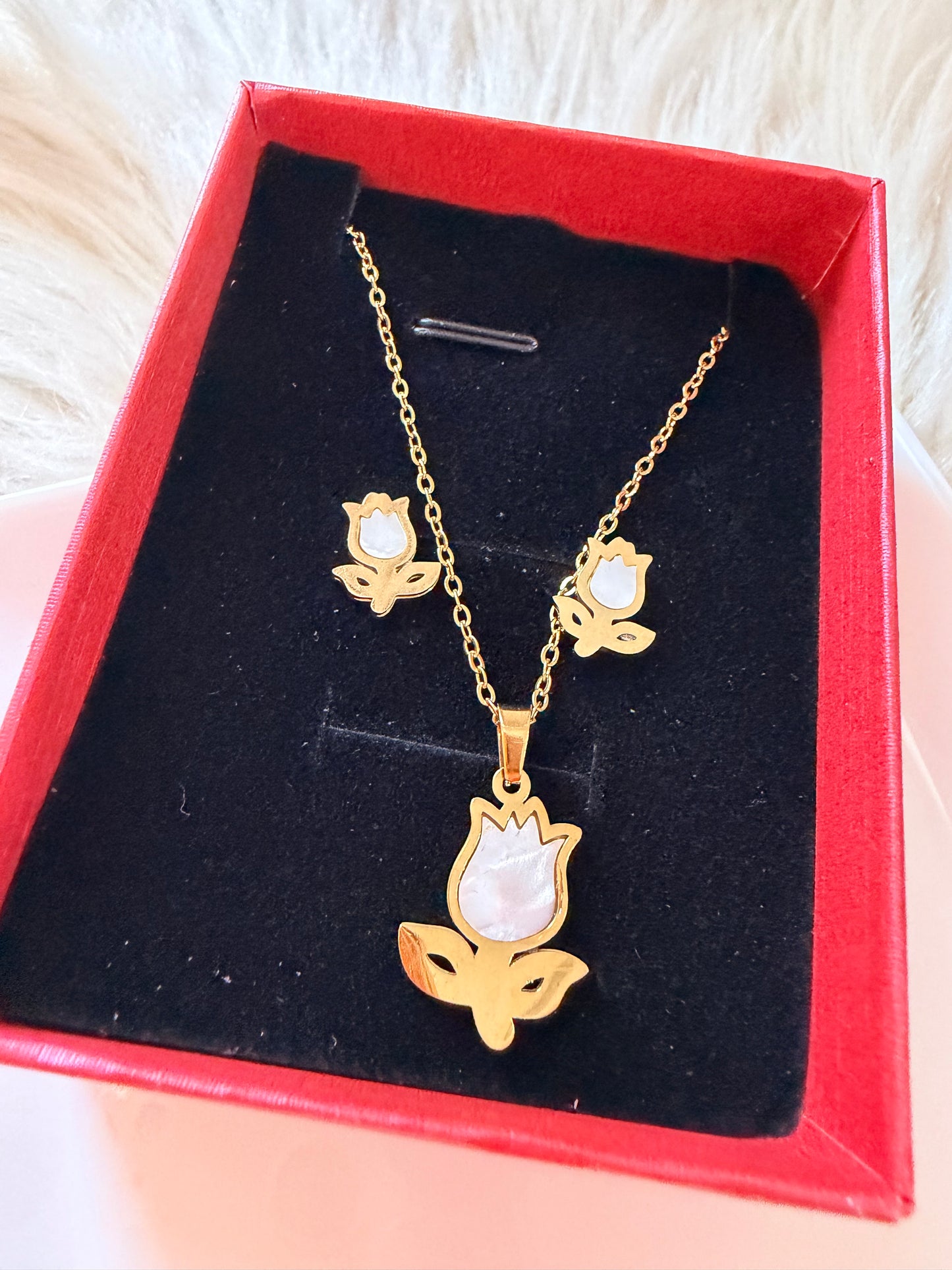 Tulip Necklace and Earrings Set