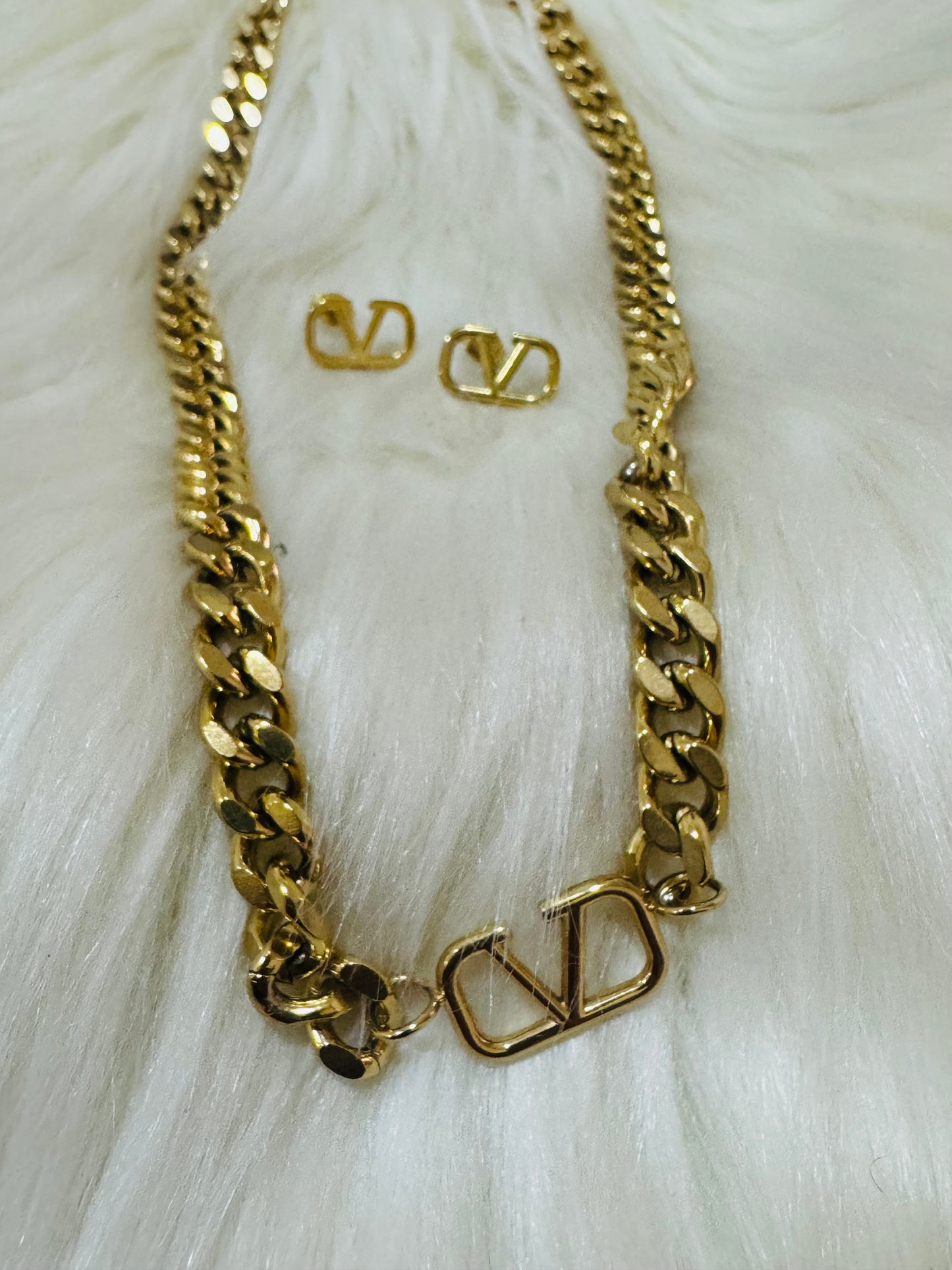 V Cuban Chain Necklace and Earrings Set