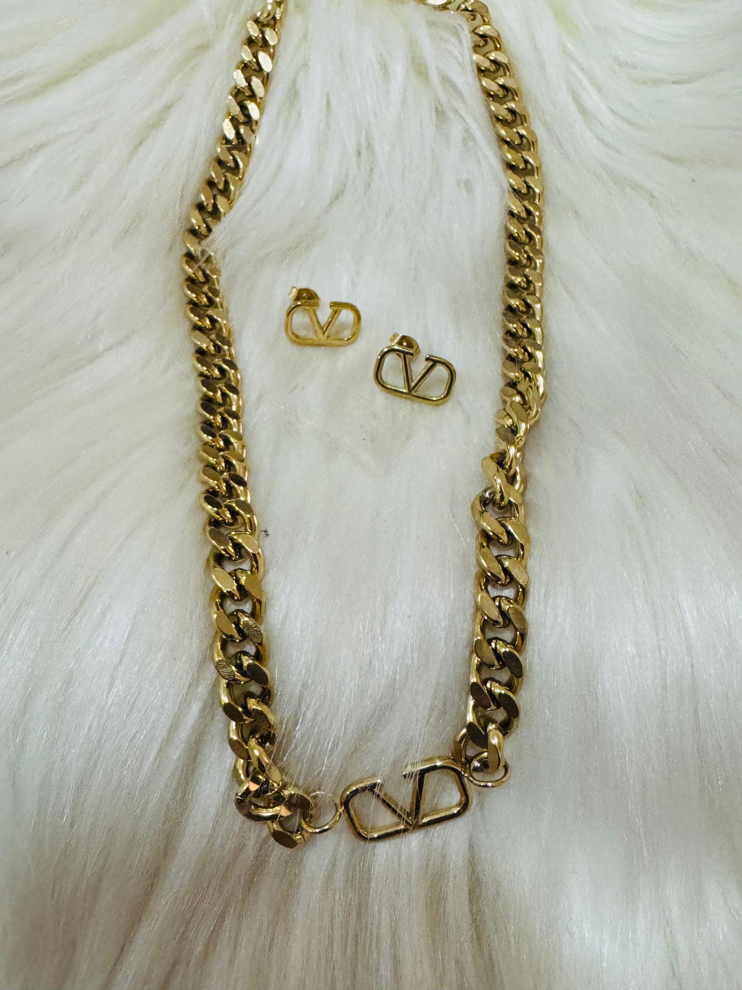 V Cuban Chain Necklace and Earrings Set