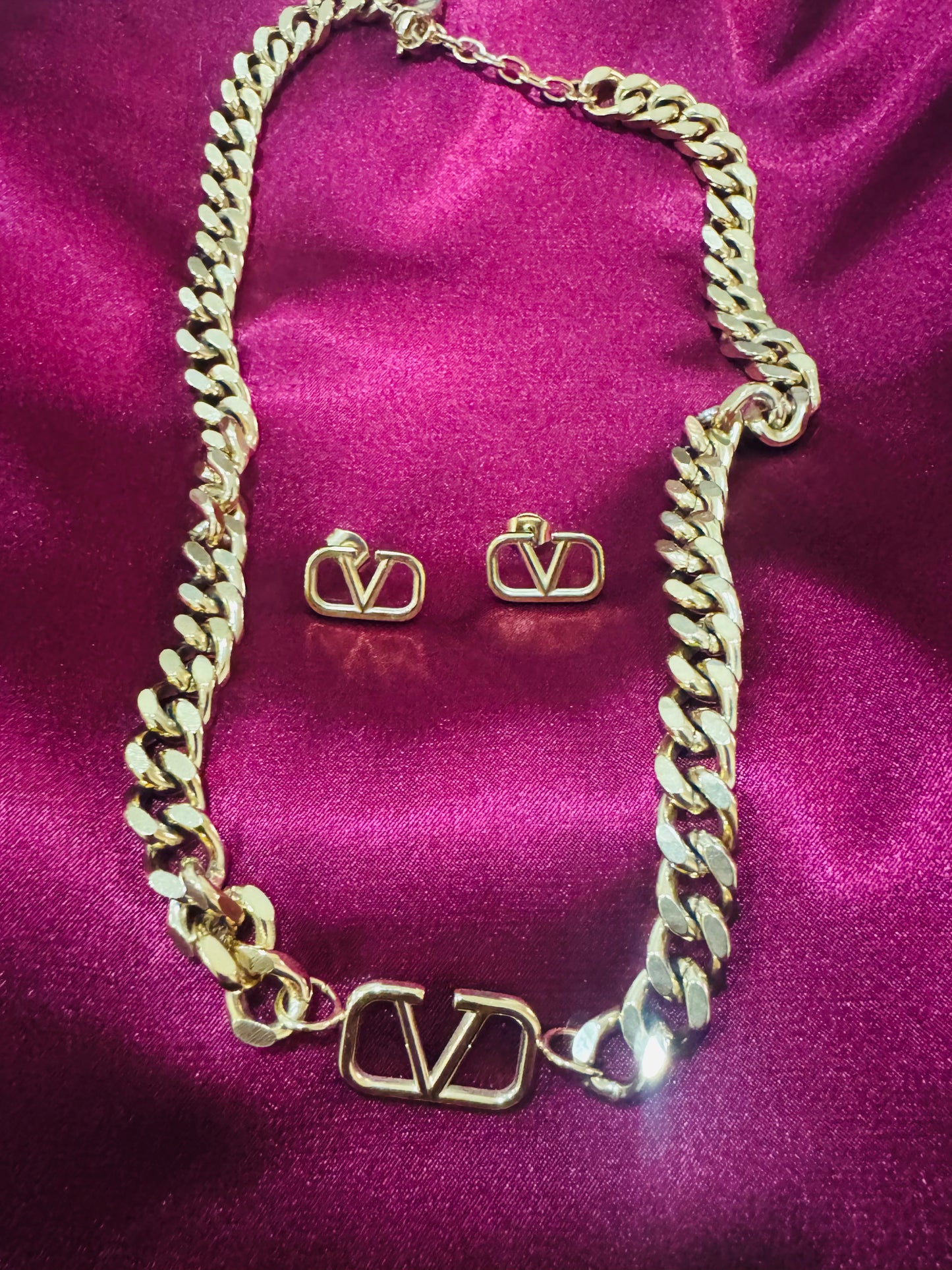 V Cuban Chain Necklace and Earrings Set