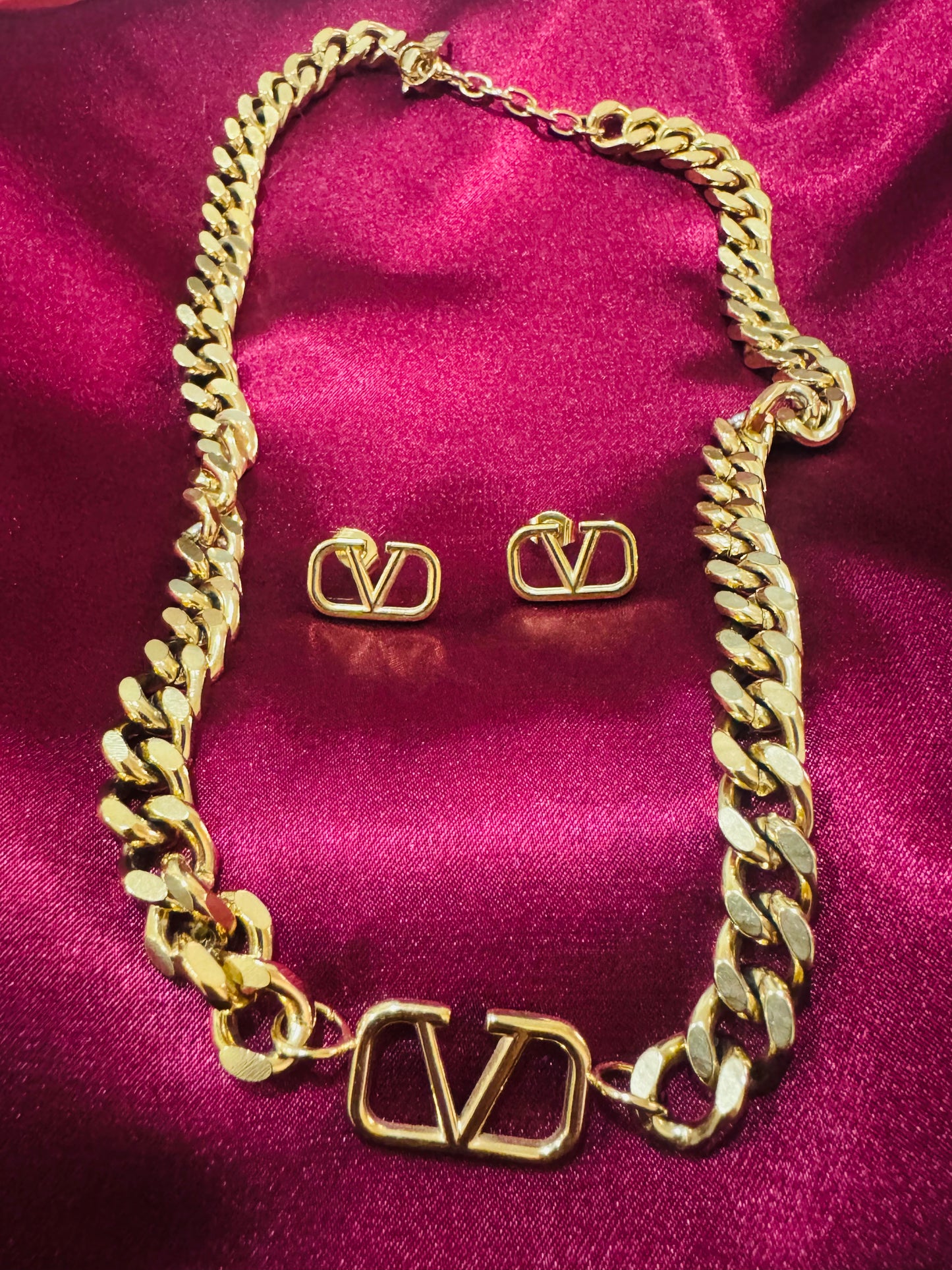 V Cuban Chain Necklace and Earrings Set