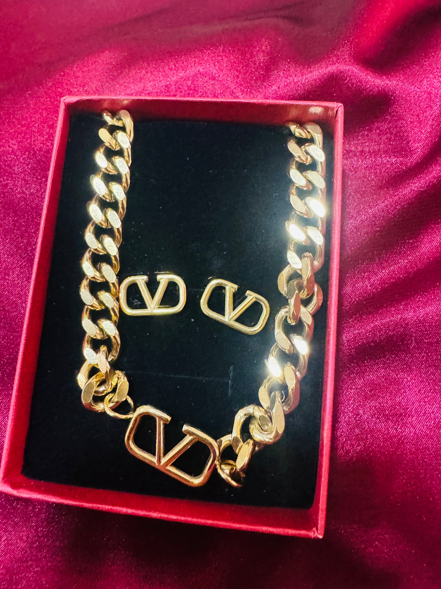 V Cuban Chain Necklace and Earrings Set