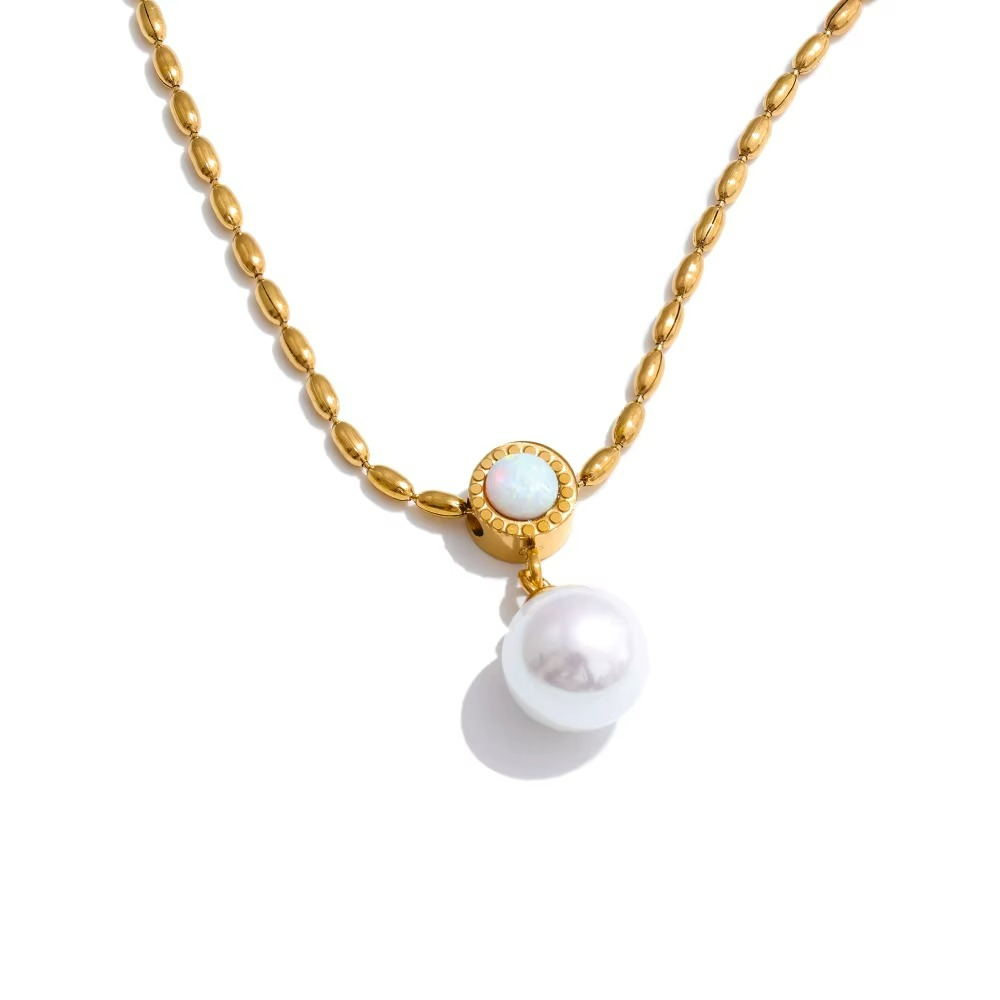 Chic Shell Pearl Pendant Necklace