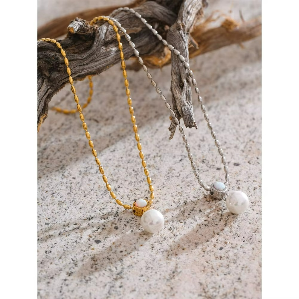 Chic Shell Pearl Pendant Necklace