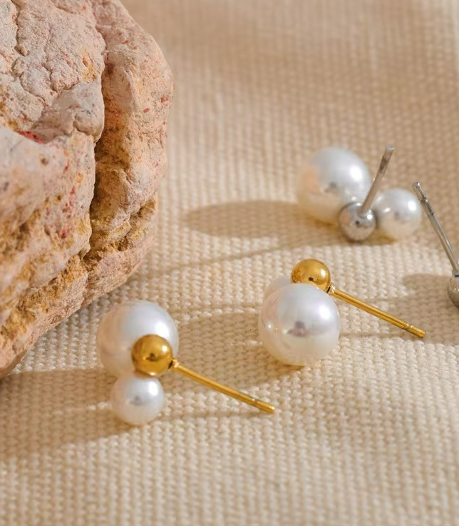 Pearls Round Stud Earrings