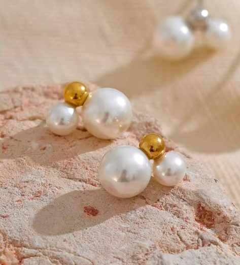 Pearls Round Stud Earrings