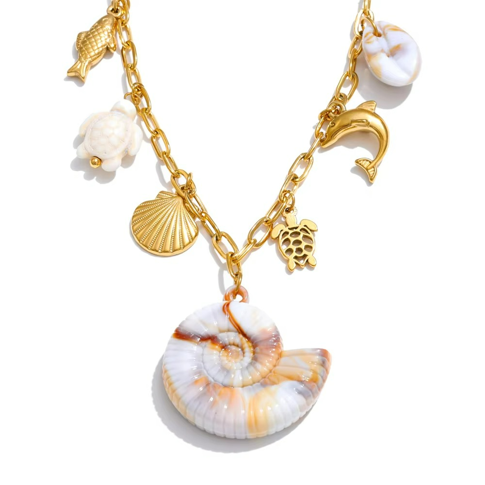 Shell Resin Conch Necklace