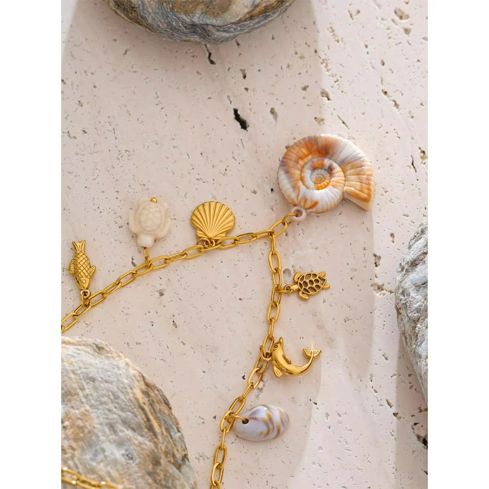 Shell Resin Conch Necklace