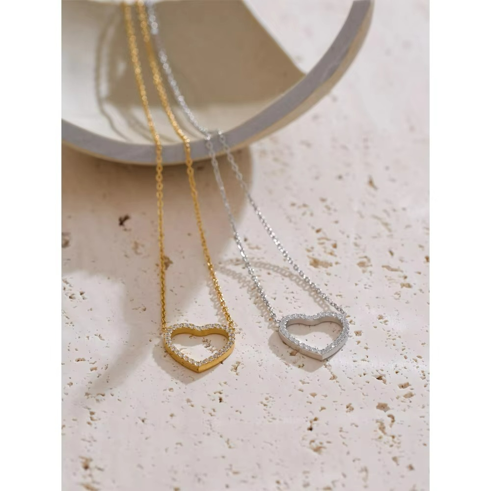 Zirconia Hollow Heat Love Necklace