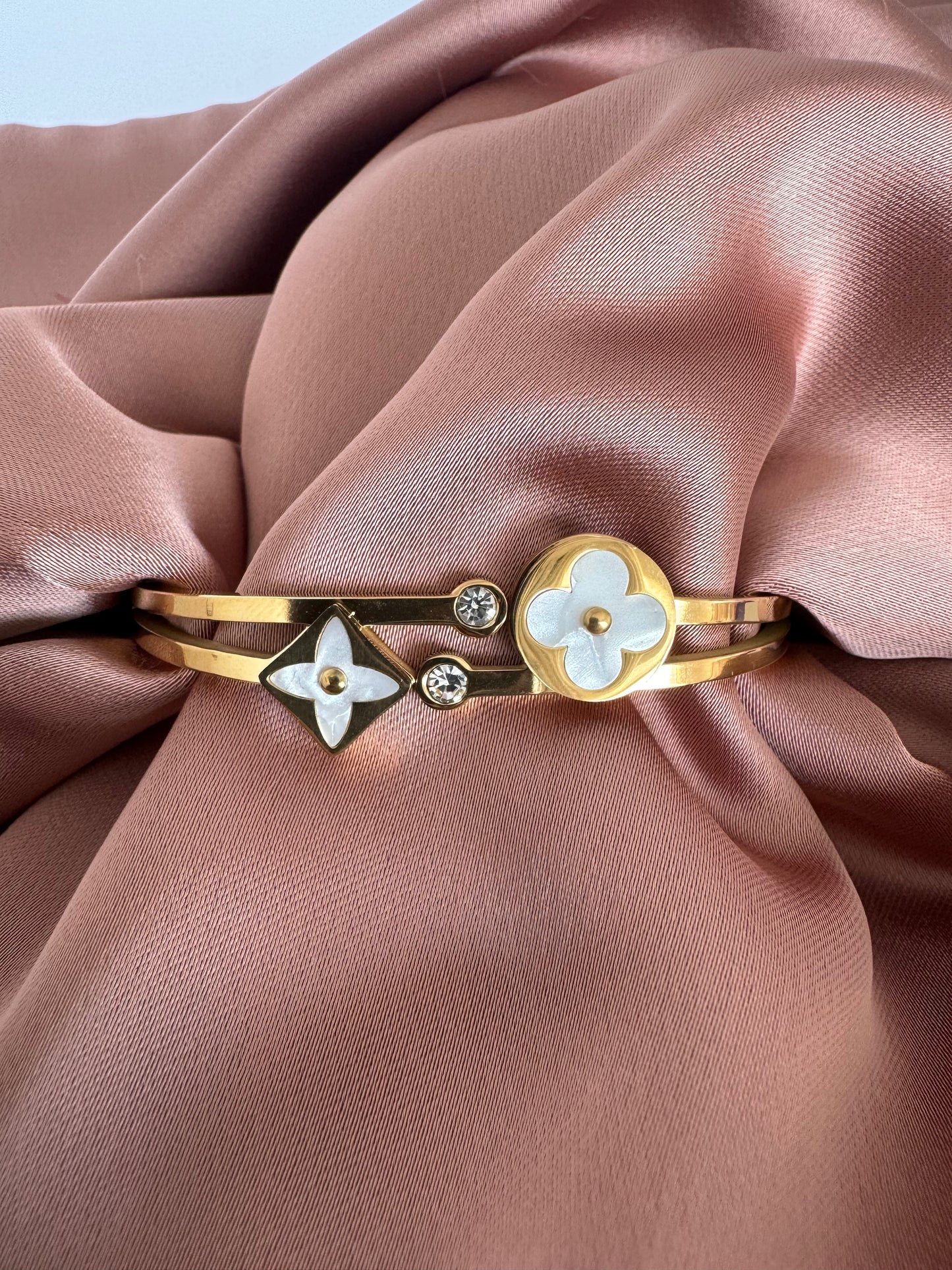Mina Floral White Shell Bangle